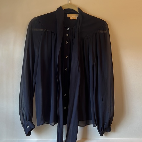 Stunning Michael Kors blouse in Navy Size 6 - Picture 2 of 3
